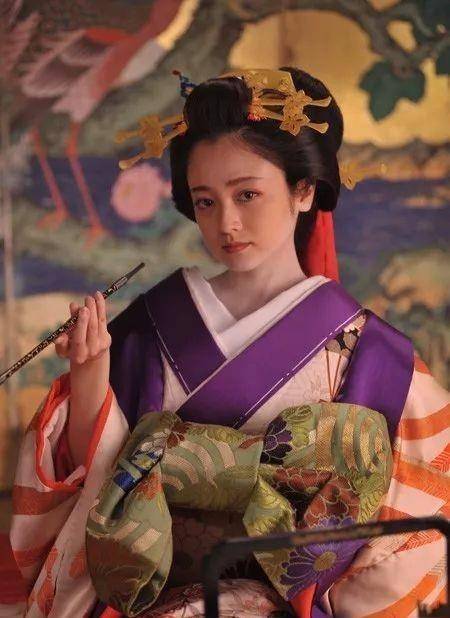 安达佑实个人资料 《无家可归的孩子》走红还曾下海_时尚_写真_人气