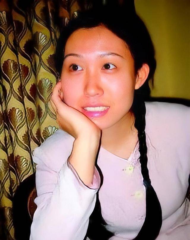 更是凭借着优秀的文笔,成为了那一年的"全国十佳文学少年"