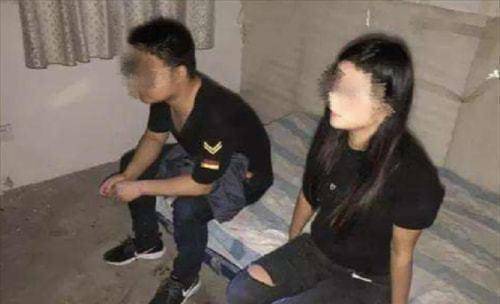 原创广州两男子异地招嫖丝袜内裤凌乱可事后爽完拒买返程票溜走