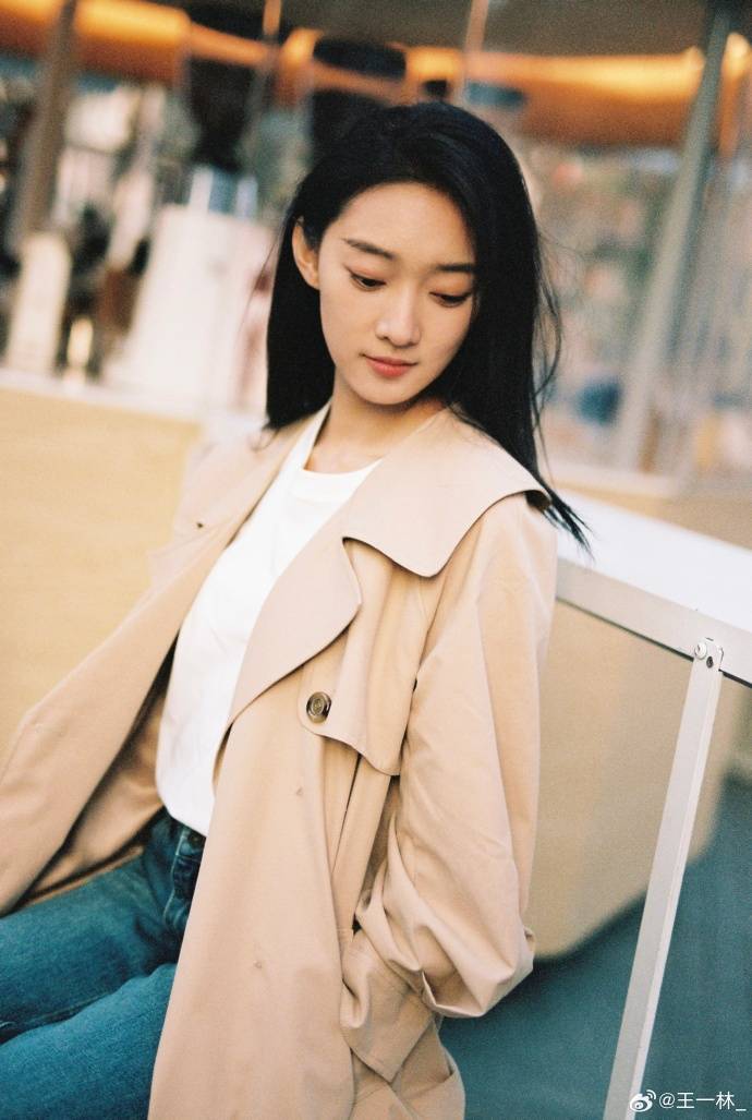 21岁的她精灵森甜文艺成熟多面切换自在表达的青春