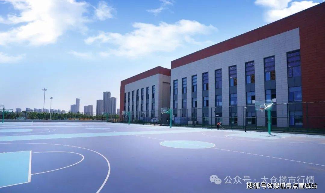 二中,1公里内林立明德幼儿园,明德小学,明德中学三所百年名校,10公里