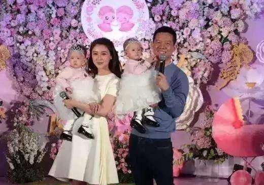 原创光鲜时娱乐圈半壁江山为其庆生落寞时泰迪姐妹团不见踪影