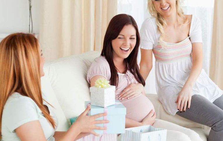 孕妇肚子的大小不仅与胎儿的体重有关，还与这六个因素有关_母亲_双胞胎_问题。