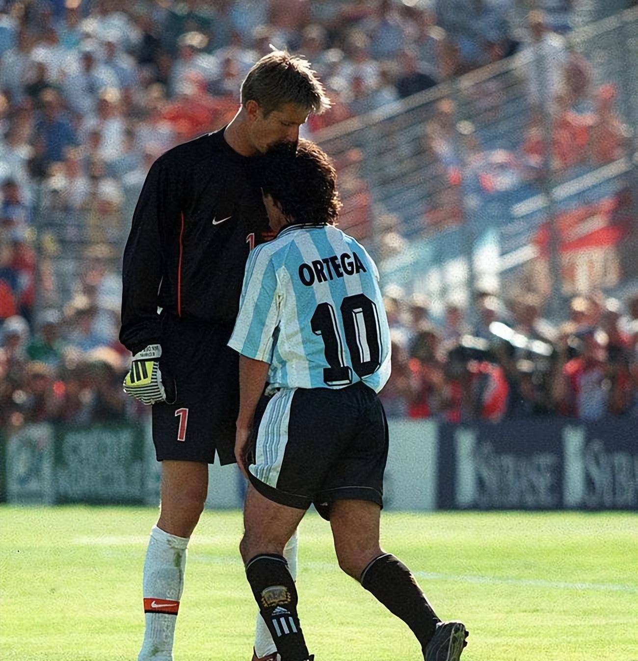 萨维奥拉特维斯阿圭罗早期不输梅西为何没成为新马拉多纳