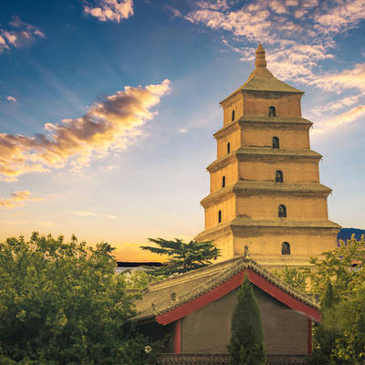 大雁塔是西安的标志性建筑之一,也是佛教文化的重要圣地.