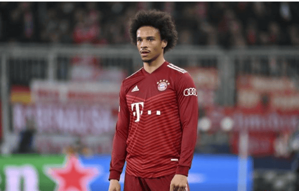 拜仁队中的德国边锋萨内本赛季表现出色德国名宿马特乌斯建议球