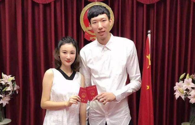 难获顶薪,胡明轩下家3选1,广东男篮赢重奖,周琦请假出游_续约_赵睿