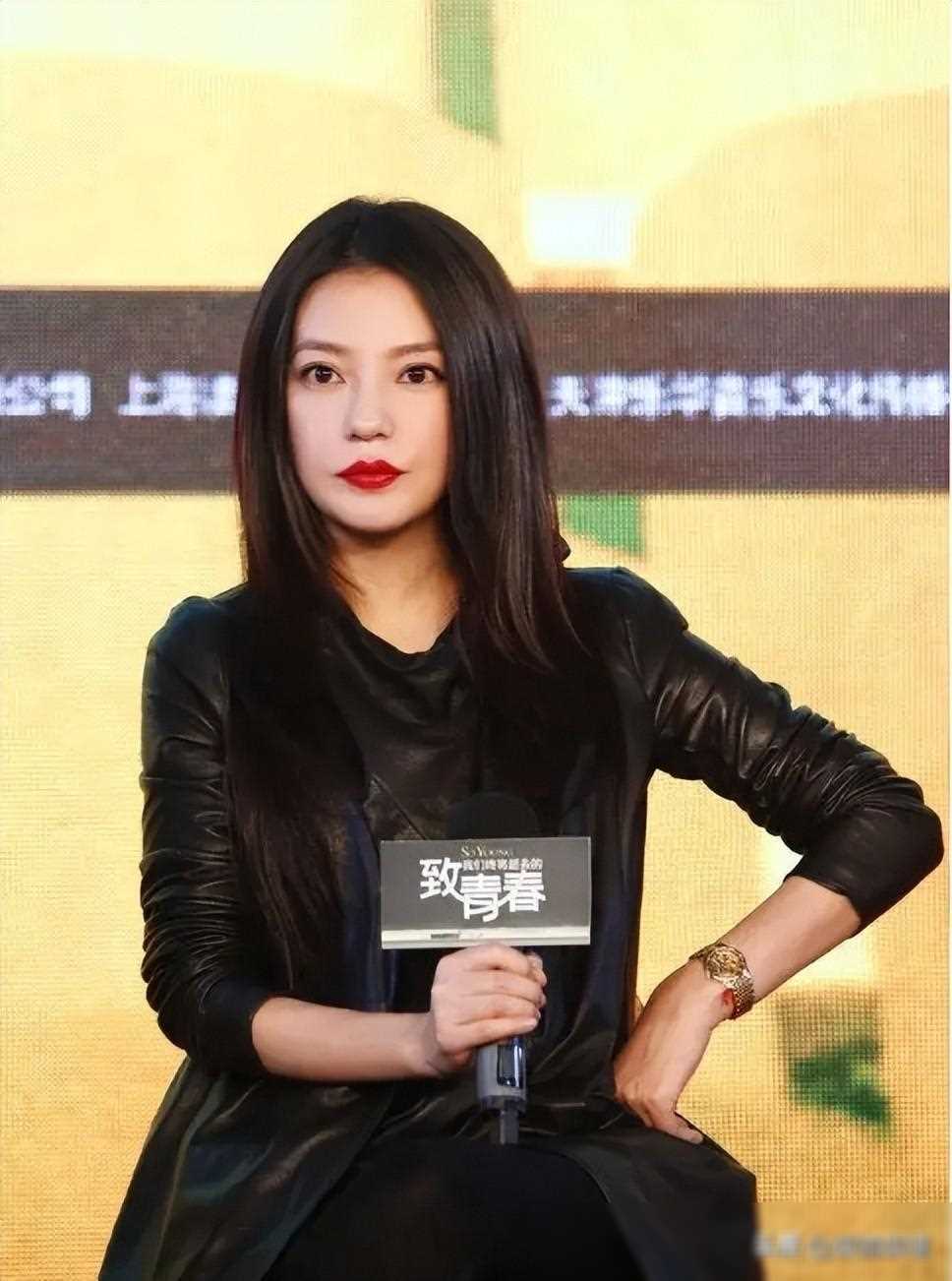 从中国巨星到低调沉寂赵薇是否被遗忘