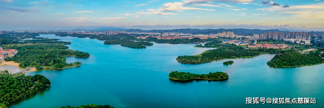 梦幻百花洲,状元笔公园,东南侧为约600米处为松山湖最知名的景点