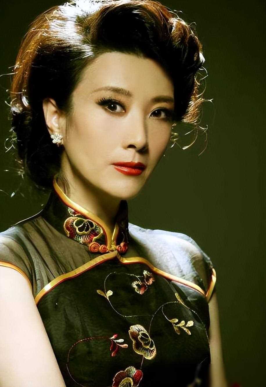 60岁国宝女演员:不婚,但精彩的人生故事