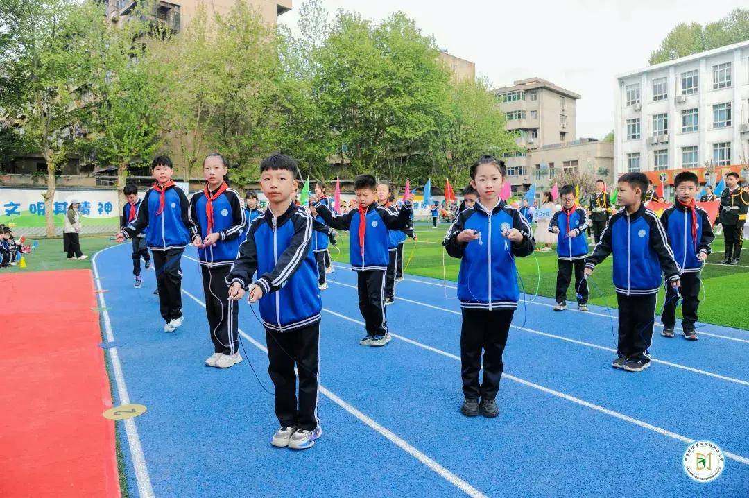 走向春天心怀未来灞桥区东城第二小学举行春季田径运动会