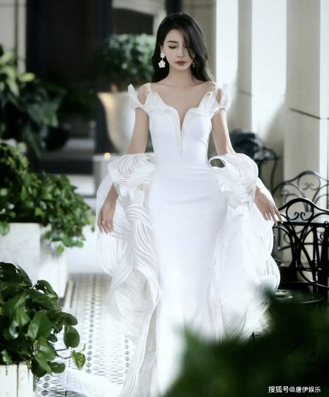 原创angelababy金像奖红毯双高定杨颖冯德伦再现经典粤语发声苏炸全场