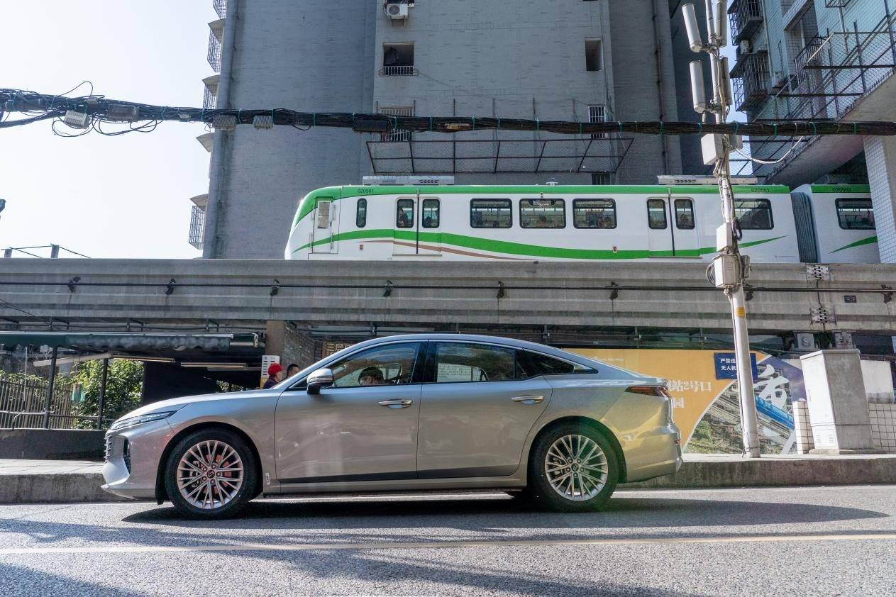 在重庆,如何把奔腾b70拍出"国潮"感_搜狐汽车_搜狐网