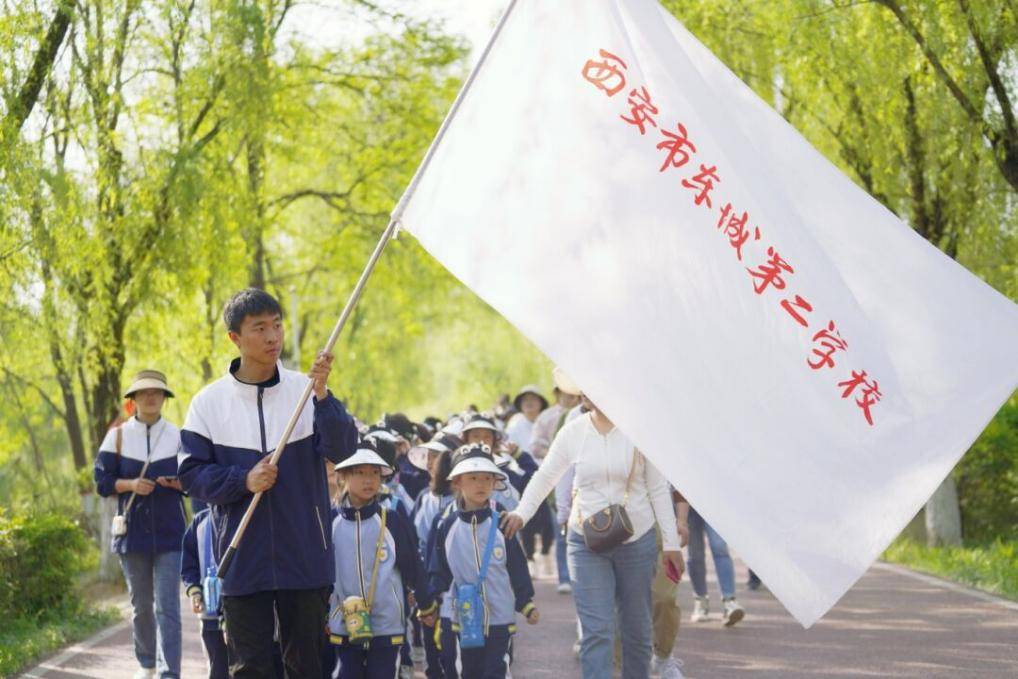 灞桥区东城第二中学图片