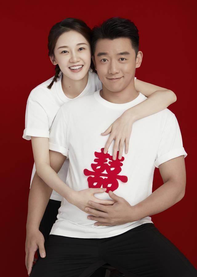 郑恺接力魏晨迎娶女神苗苗苗苗背后抱发福郑恺好有孕妇感画面超诙谐