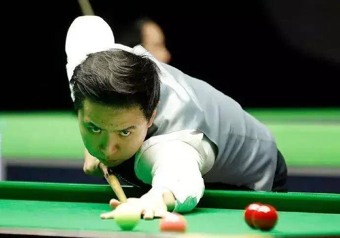 小果冻去年也曾止步第三轮,但被多打一轮的张安达以10比5横扫.