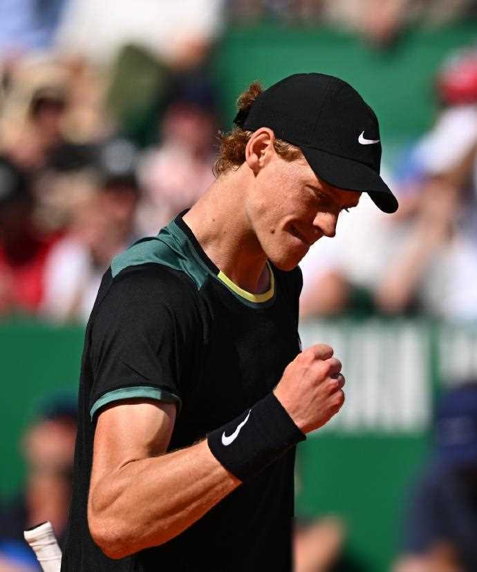 原创辛纳倒霉遭淘汰误判受伤12不敌西西帕斯