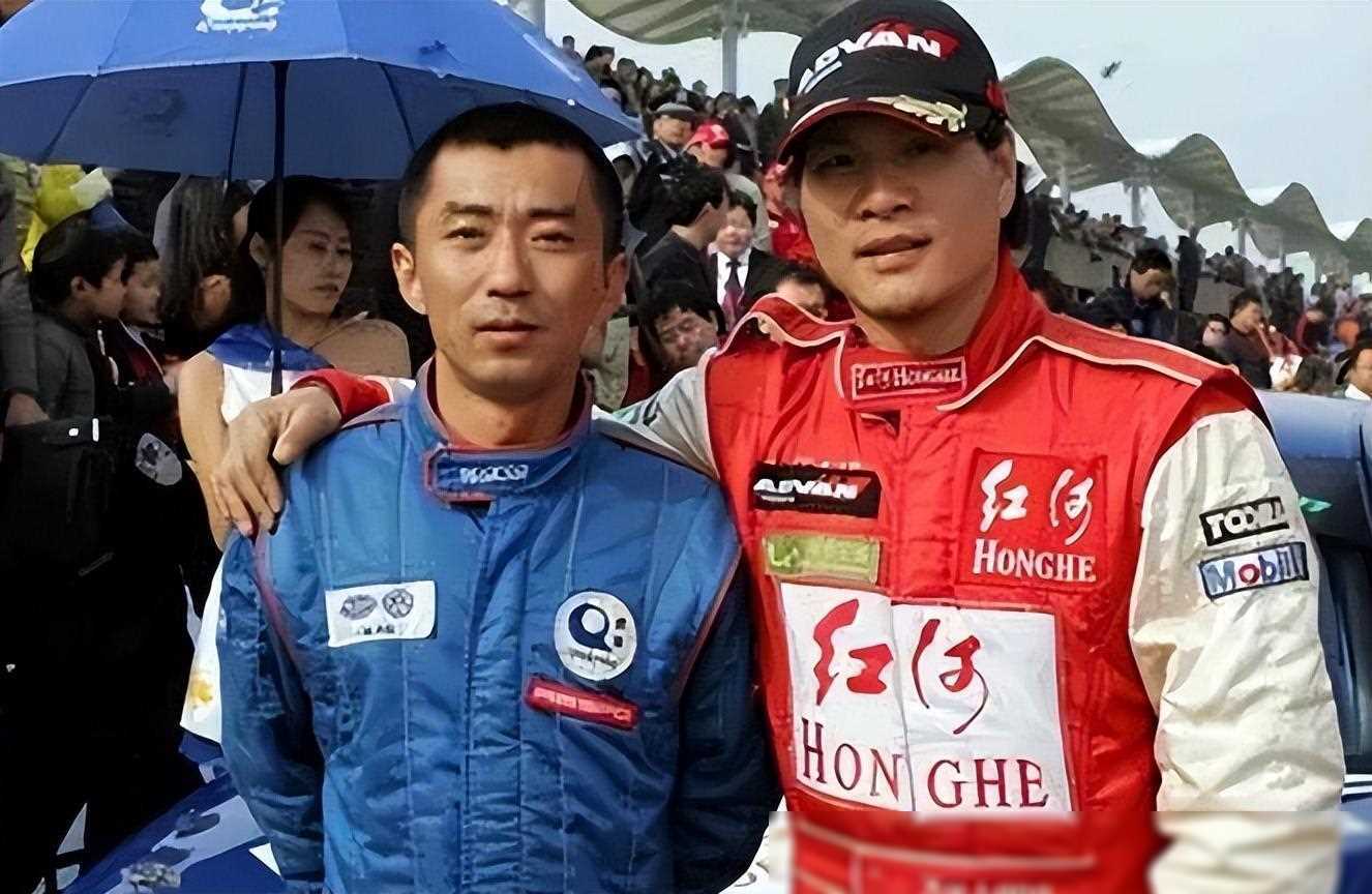 追悼会上的飞车王徐浪死因令人唏嘘妻子身怀六甲泣不成声