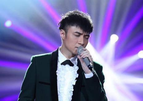 原创古巨基首曝儿子中文名疑似1岁儿子梦游妻子51岁近况为其停工