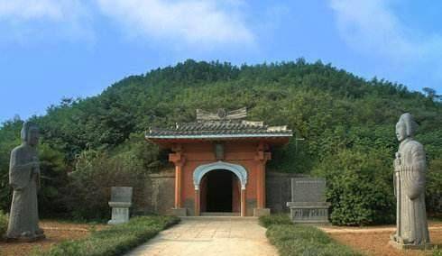 原创千年龙脉葬6朝24座帝陵大臣陪葬墓上千座被称东方金字塔