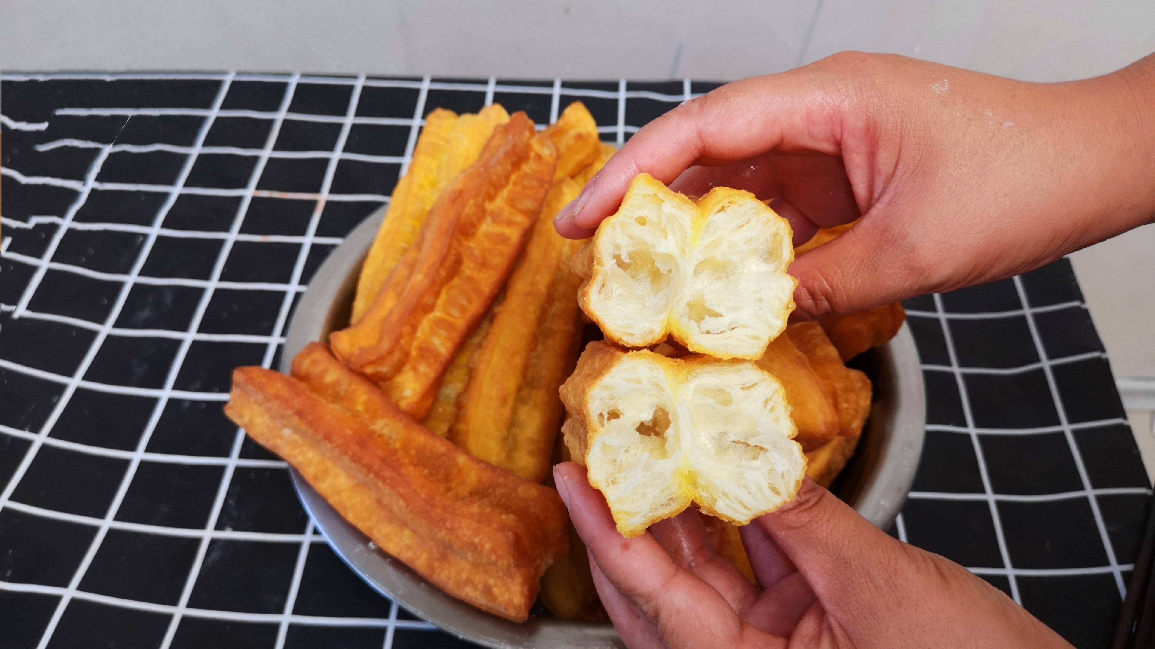 原创油条在家怎么做才能蓬松酥脆手法配方告诉你凉了不硬真好吃