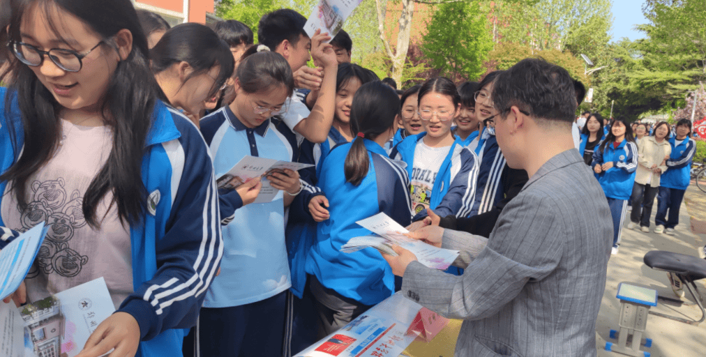 com南阳二中南阳一中高招会平台http://www.gzh365