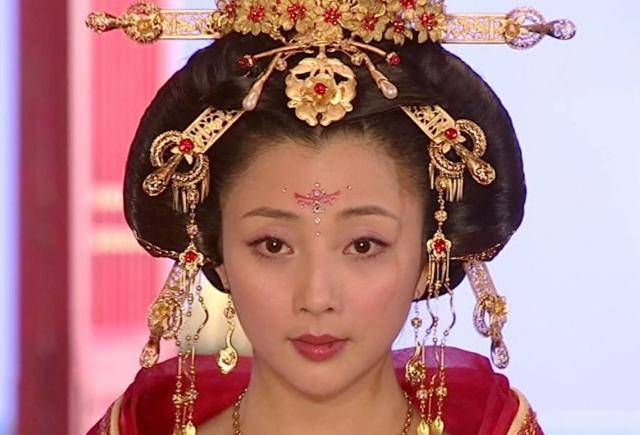 清平之后,李隆基逐渐开始贪图享乐,甚至为了一个美人跟自己的儿子争抢