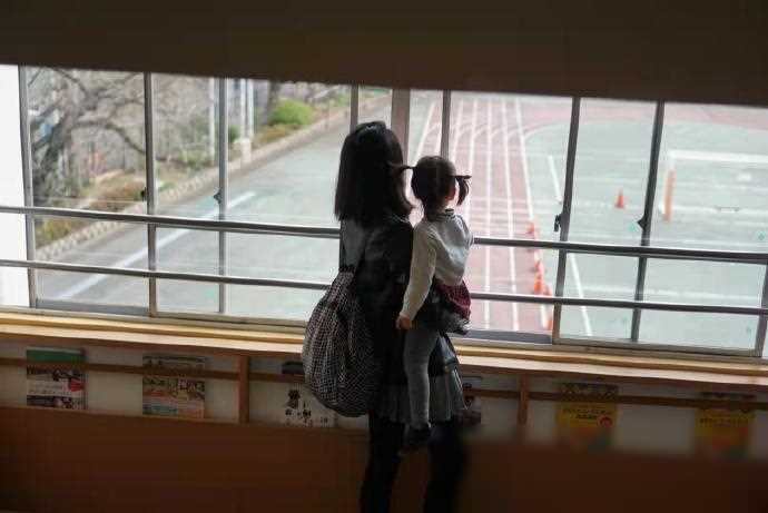 新裤子成都演唱会彭磊分享浪漫爱情故事现场气氛热烈