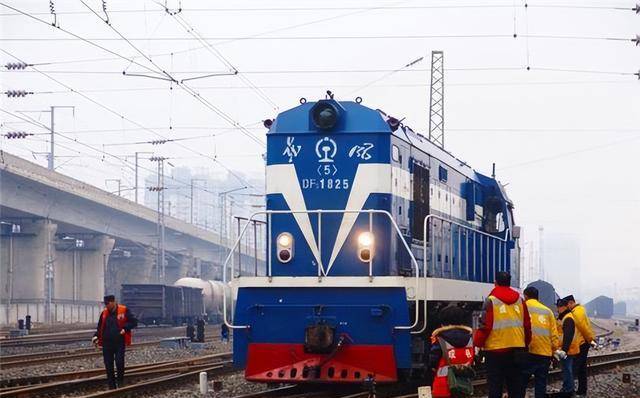 一台挖掘机拆掉一座铁路桥,记94年2116次列车颠覆重大事故_车厢_广州