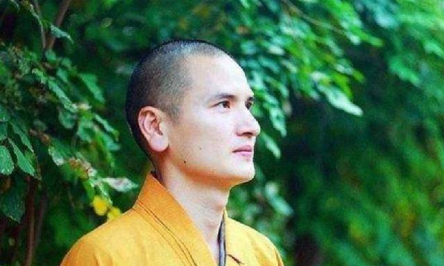 原创他高中时被富婆疯狂追求形如模特却选择剃发为僧原因何在