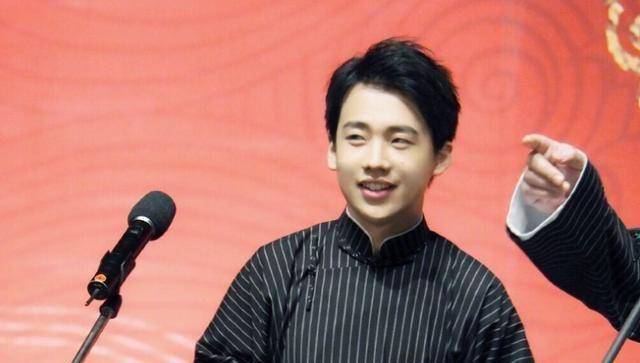 郭麒麟晒图发文胖了网友截图追问这不就是郭德纲吗