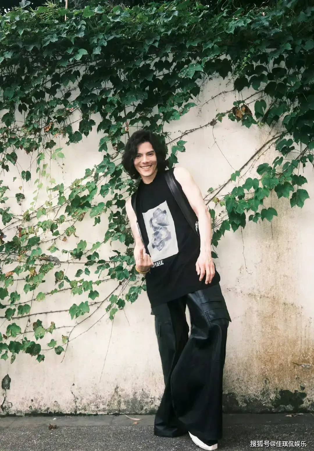 原创向佐半裸打碟照身材居然这么有料终于知道郭碧婷为什么喜欢他了