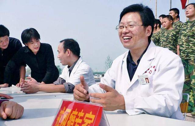 原创13年前电击无数孩子的恶魔杨永信为何还能担任医院的副院长