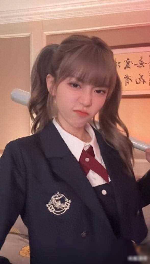 周淑怡女高cos被吐槽不要在那装嫩网友辣评不如深田