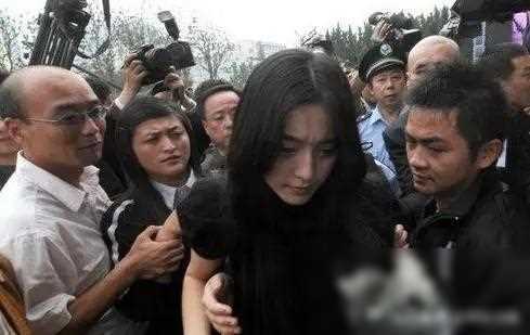 背后原因各异!_女明星_诱惑_成为了