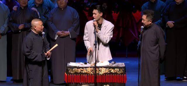 发文,不愿被称傻子,网友:你是不是傻,傻子能火_秦霄贤_张鹤帆_张云雷