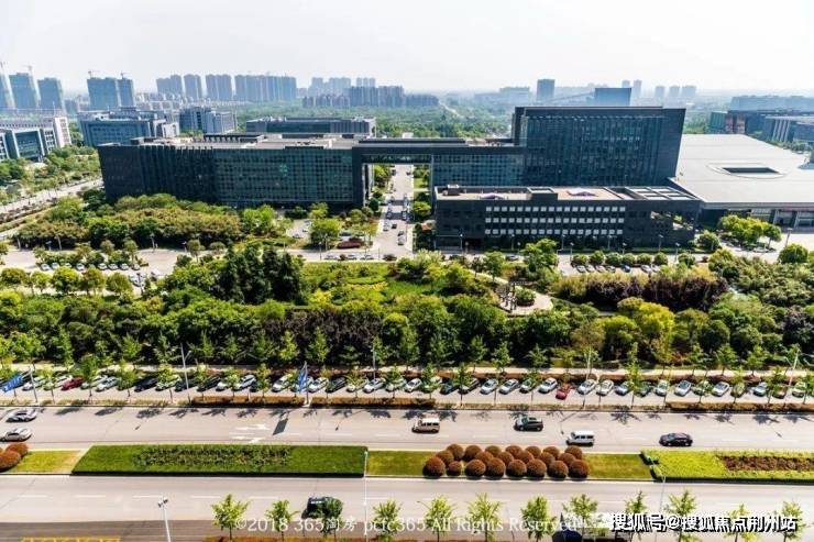 新城区档案馆,规划馆,科技馆等市政配套建成使用,徐州奥体中心落成,大