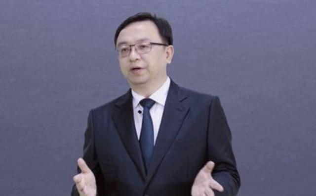 13岁丧父15岁丧母,嫂子变卖嫁妆供他读书,如今拥有