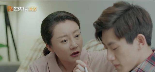 孔浩是个十足的妈宝男,妈妈希望他找一个门当户对的女朋友,他自知姚