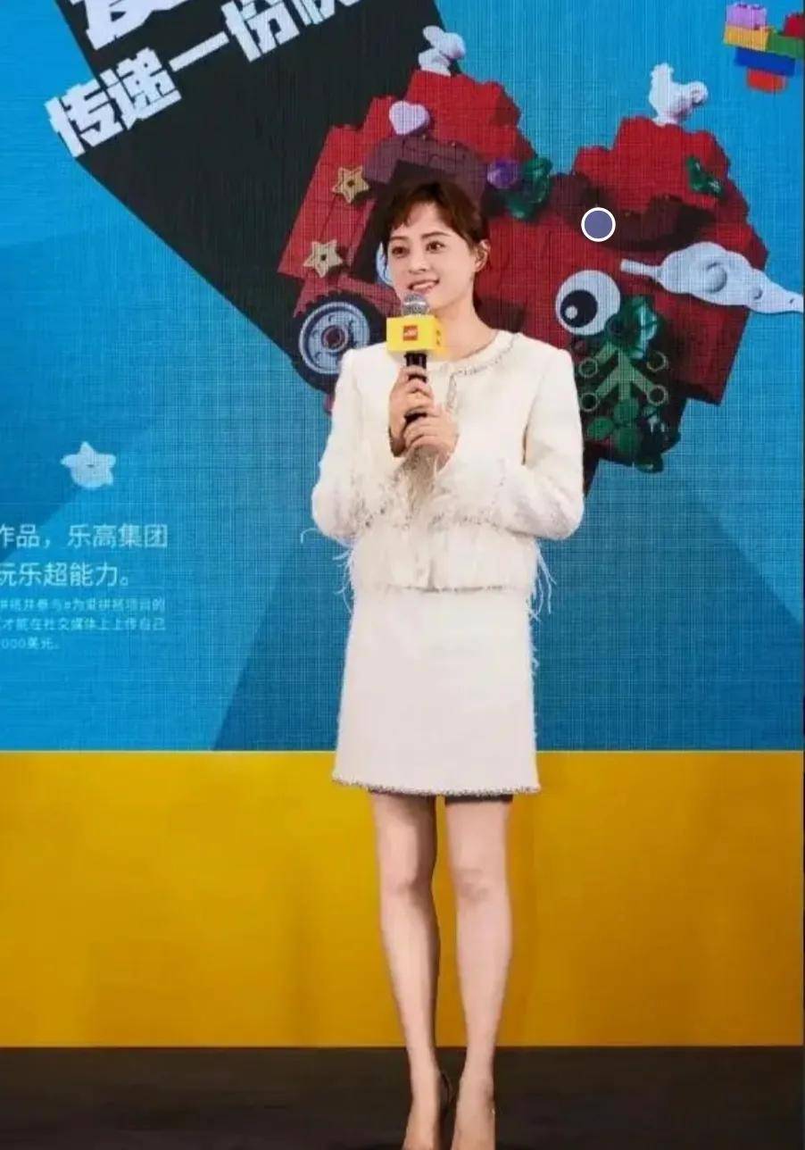 原创孙俪罕见大翻车穿小香风套裙混搭荧光黄雪地靴网友直呼辣眼睛