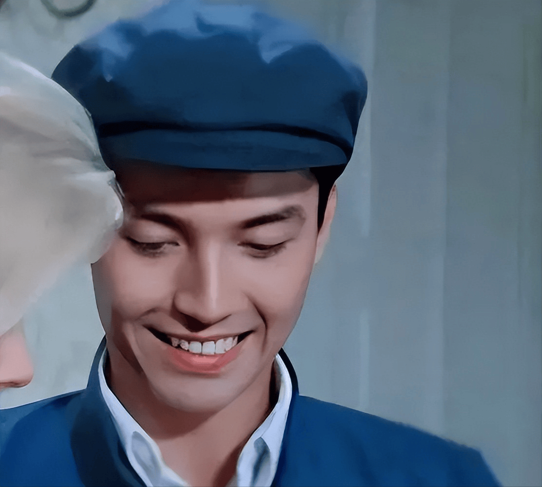 亚洲第一美男尊龙林青霞为看他一夜不睡73岁无妻无子与狗相伴