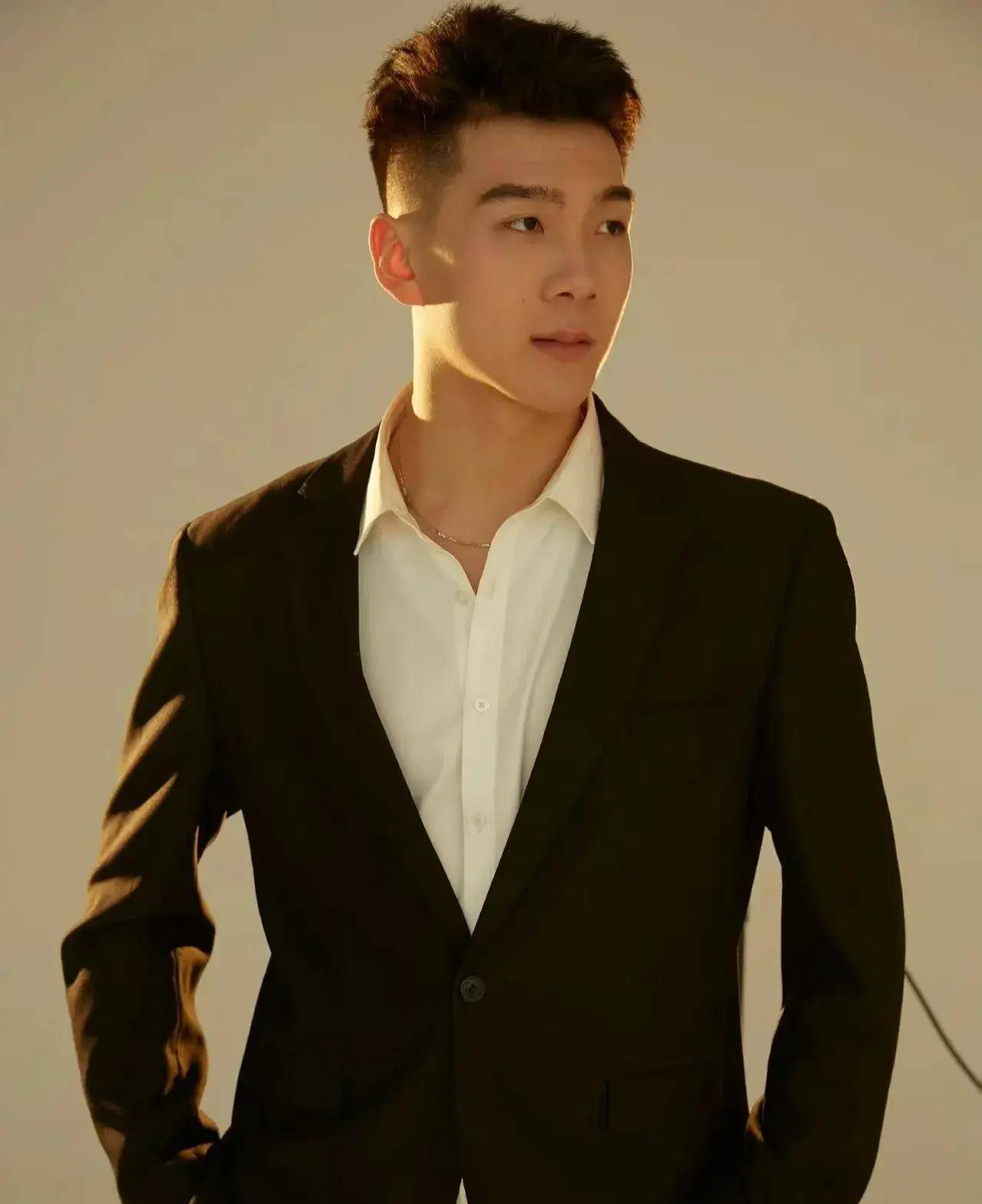 青年排球运动员翟德军阳光帅气迷人十足!