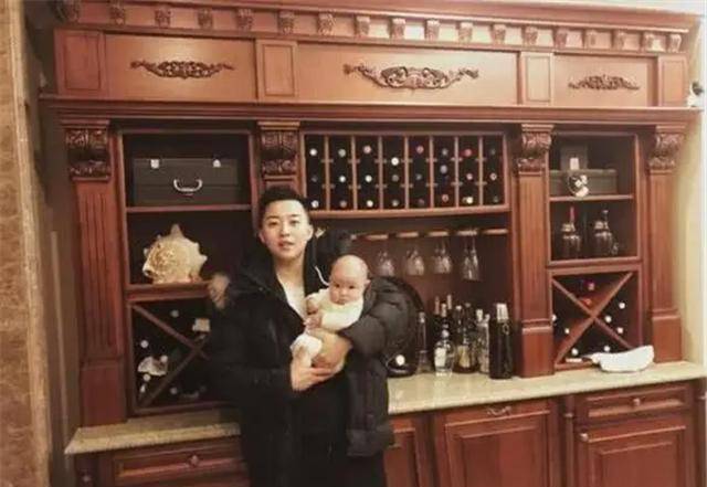 原创女ceo赴美人工受孕花50万生5国混血儿如今3年过去孩子咋样