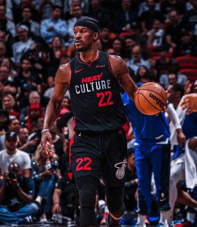 原创2999豪取五连胜独行侠胜热火巴特勒无进攻欲望欧文25分