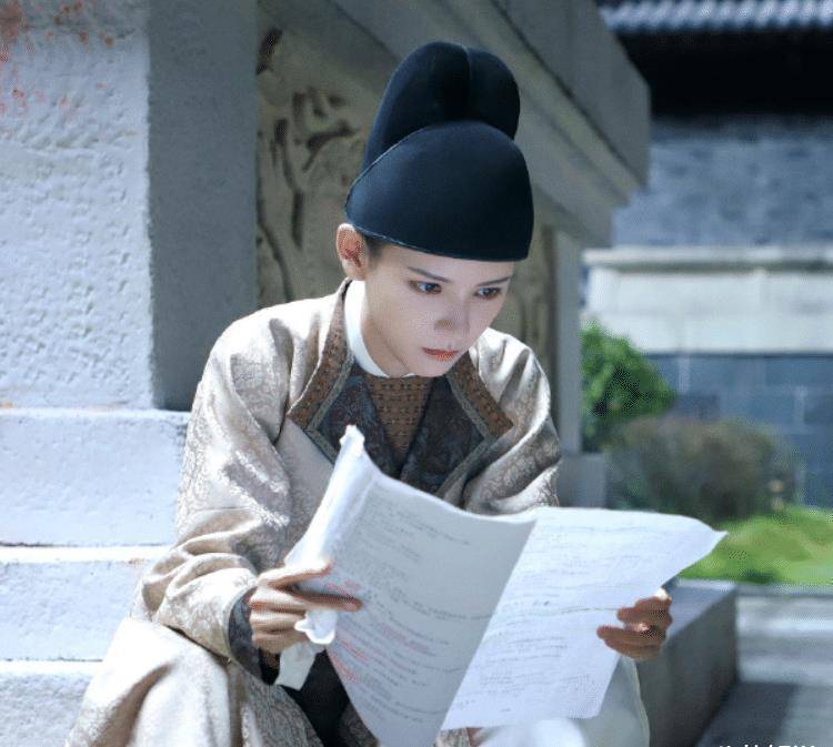 原创梦醒长安花絮海报成毅张予曦看剧本超认真隔空也满满cp感