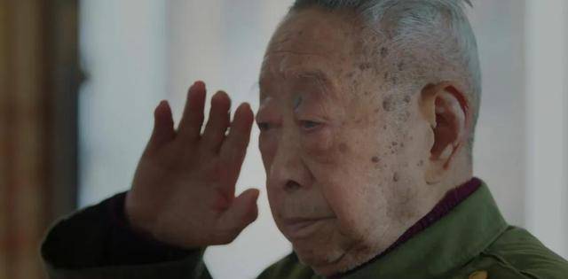 夜炸水门桥,他第一个拉响炸药包,如今已经98岁高龄_美军_郭荣_志愿军