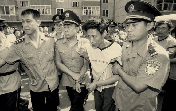 掌掴香港明星,枪击派出所长,辽北"著名狠人"刘涌的发家史_中街_孙明