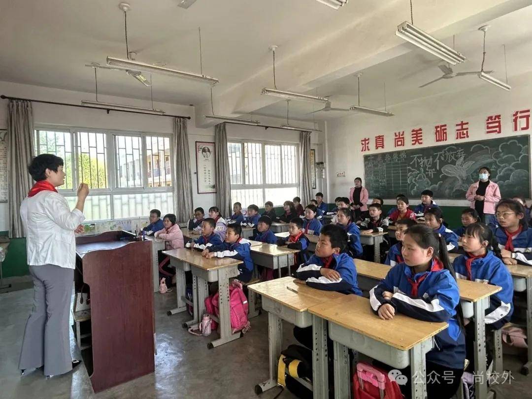 咸阳市流动青少年宫进校园暨图书爱心传递活动在永寿县店头镇中心小学