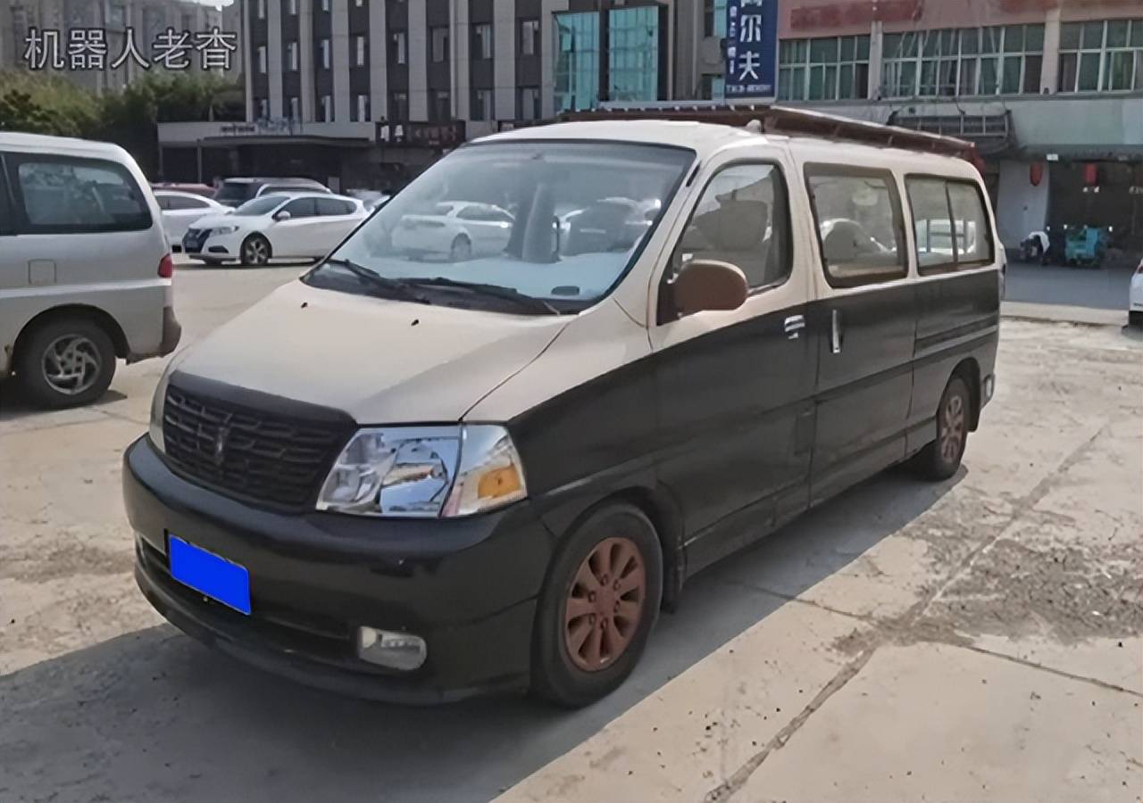 这是一台金杯阁瑞斯,汽油2.0l排量,手动5挡,5门6座,小型专项客车手续.