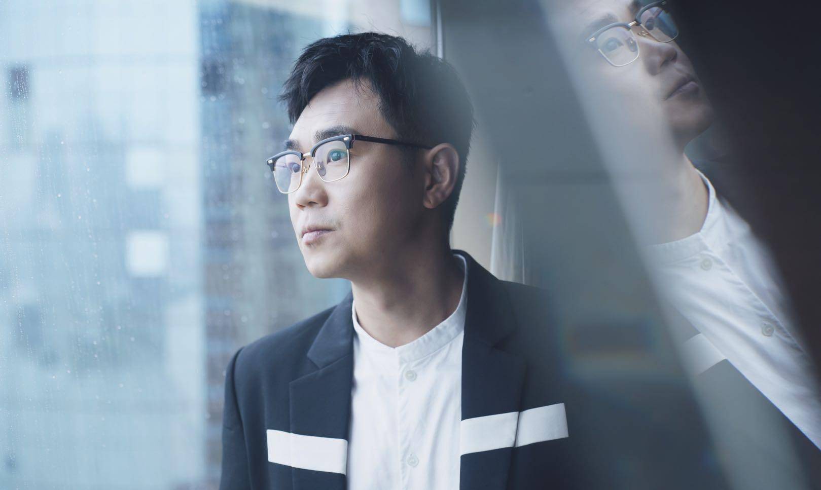 原创大鹏参加金像奖展现教科书式颁奖词唯一口误被质疑是提前设计好的